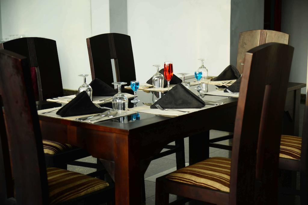 Lazaani Hotel كولمبو المظهر الخارجي الصورة